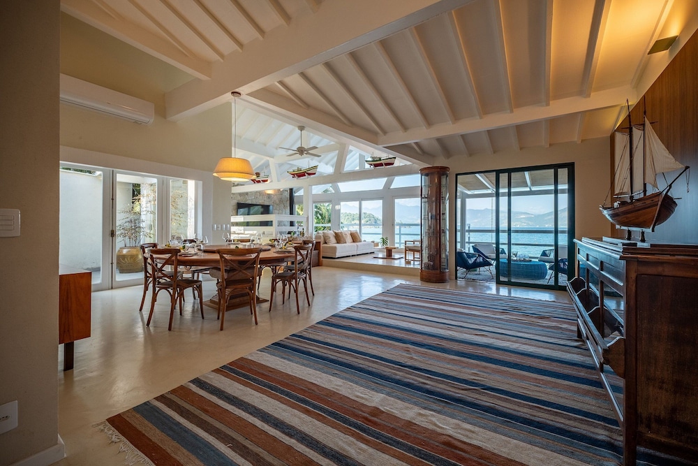 Angra - Mombaça | Mansão Espetacular Beira-Mar, 7 Suites - por Casapē Rio