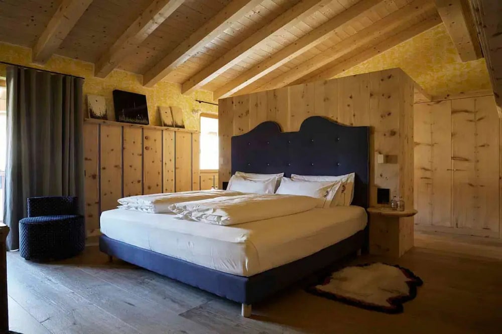 Impeccable 4-bed Villa in Cadin di Sotto photo 5