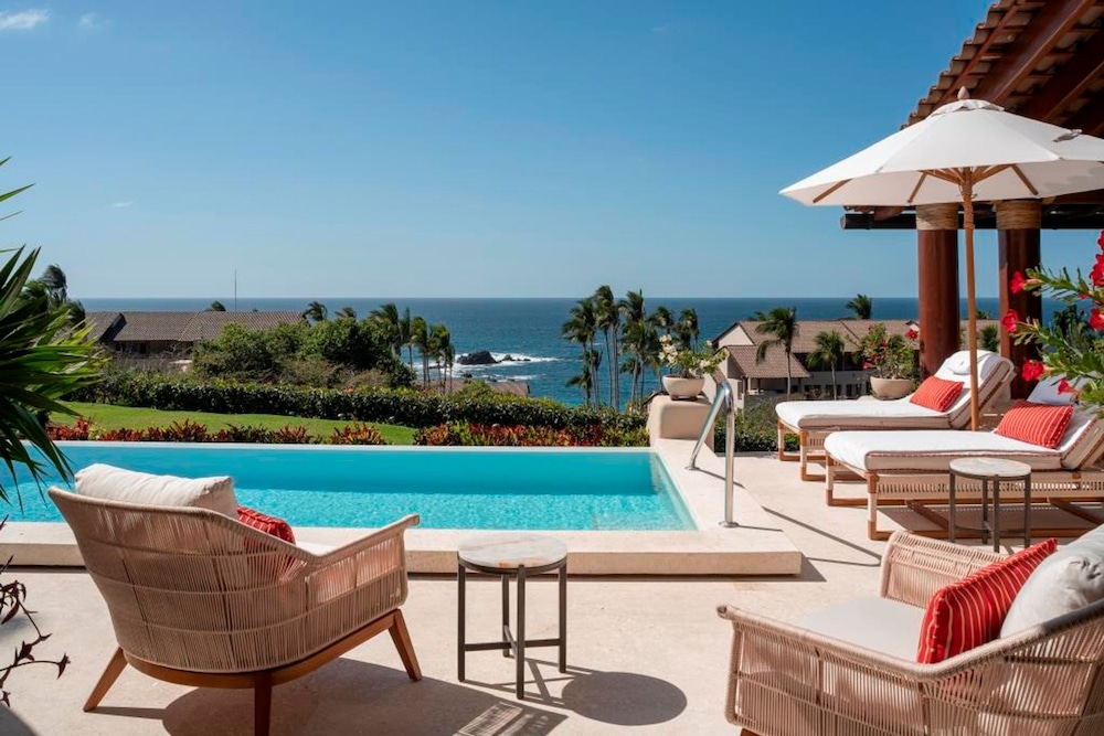 Staffed Ocean View Villa w Four Seasons Amenities