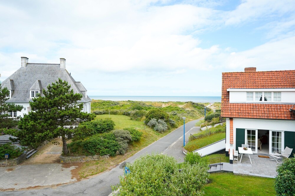 Spacious Apartment With Sea Views