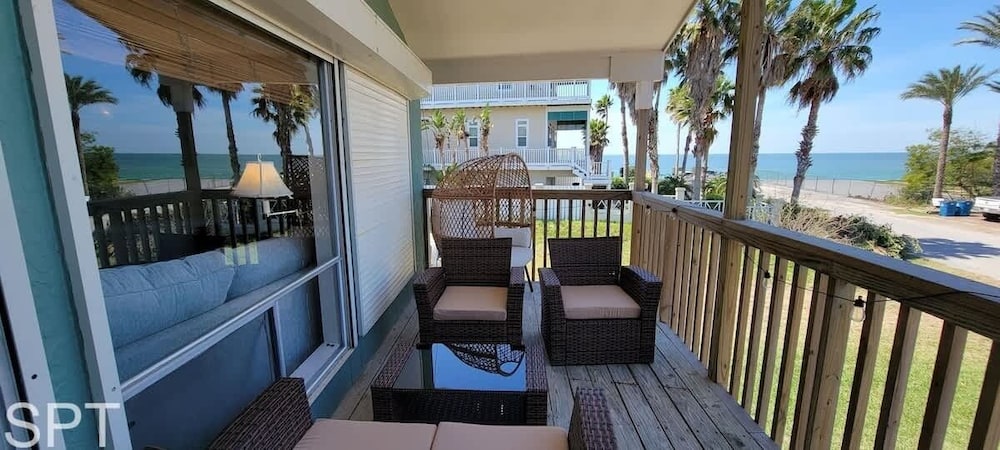 Large 3 Bedr Bay Views Pool Great Deck 3 Bedroom Condo