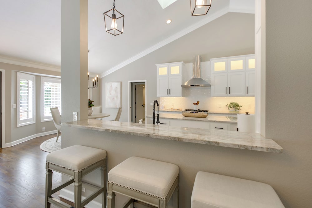 Golf Course View: Elegant Hot Springs Village Home