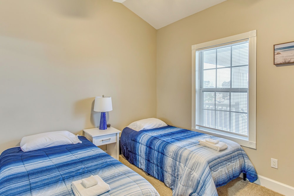 2 Mi to Ocean: Myrtle Beach Condo w/ Balcony