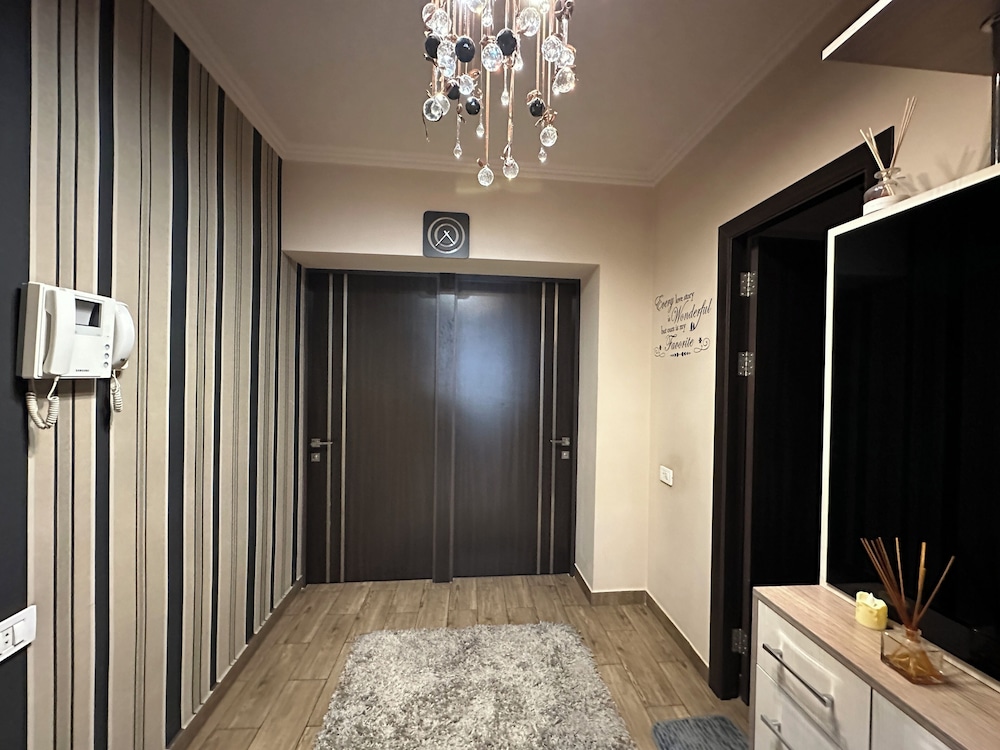 Apartment by Luxe Group MA777