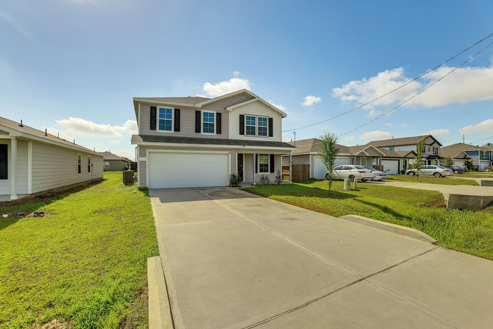 Near Hiking & Fishing: Airy Retreat in Cleveland!