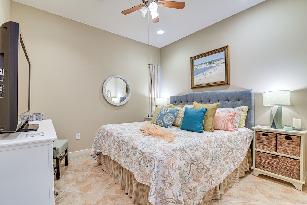 Beachfront Galveston Getaway w/ Gulf Views!