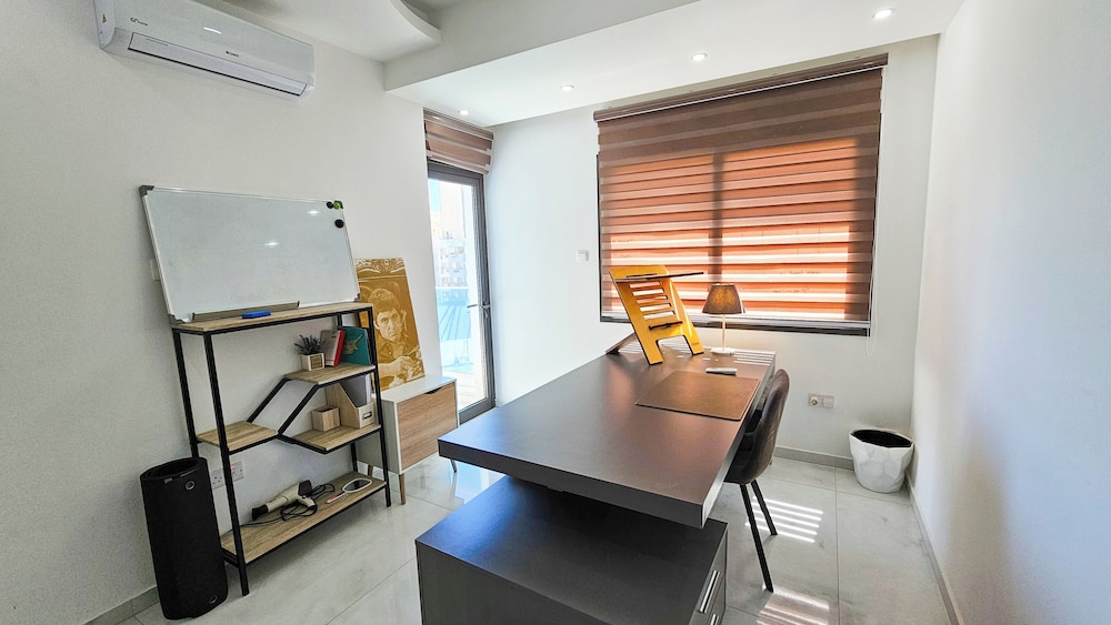 Seaview Business Hub Apartment