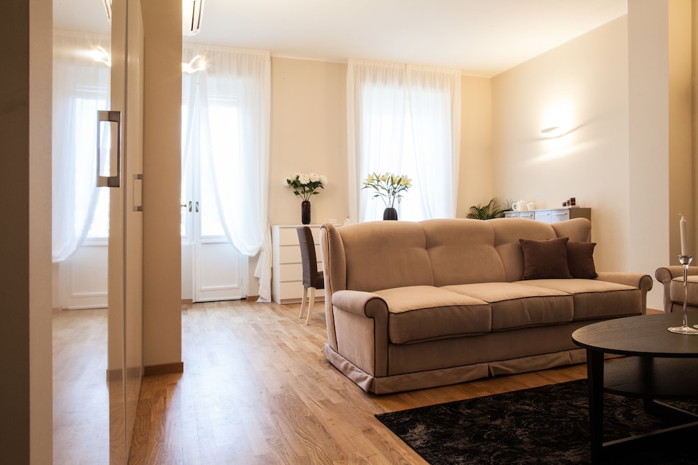 Milan Royal Suites & Luxury Apartments