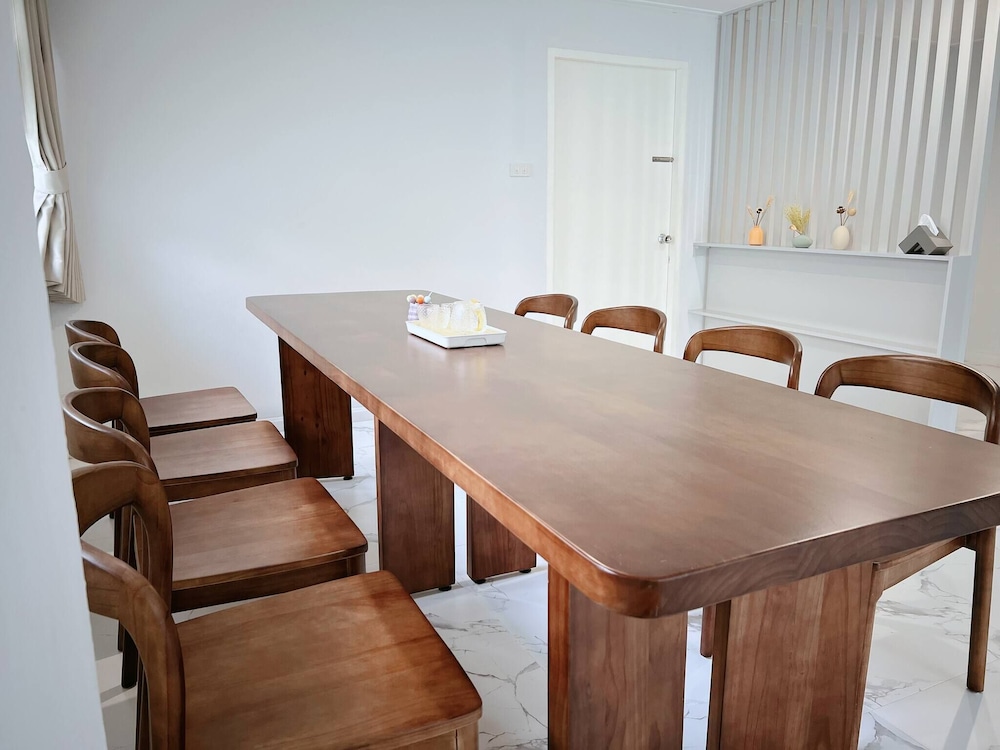 5 Beds 452sqm With Private Garden Pet-friendly Cctv Quiet and Homey