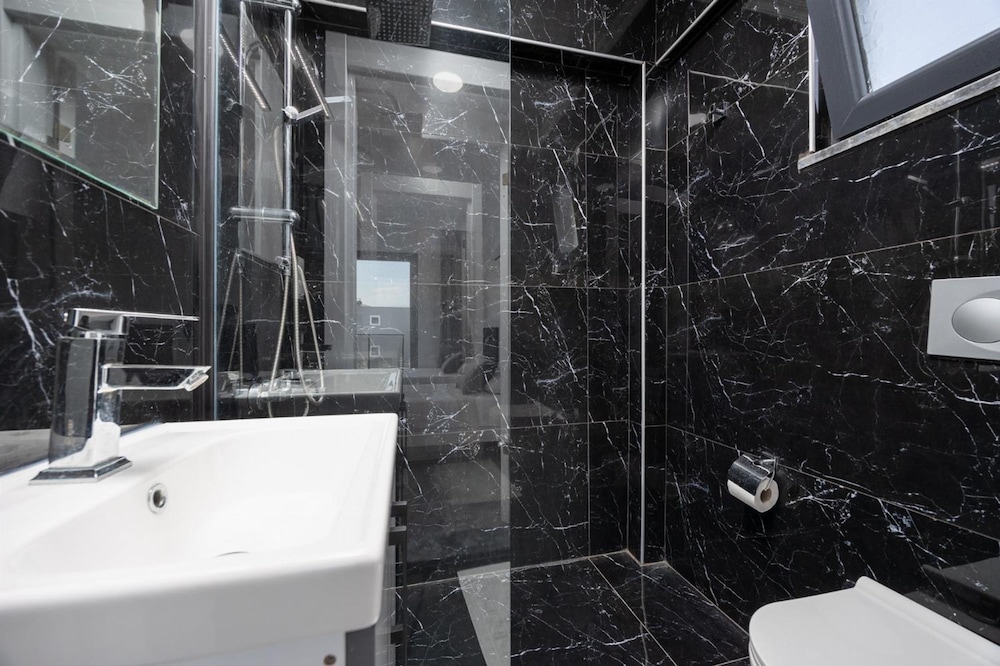 Villa Grand Yasar 4 With 4 Bedrooms and 4 Bathrooms