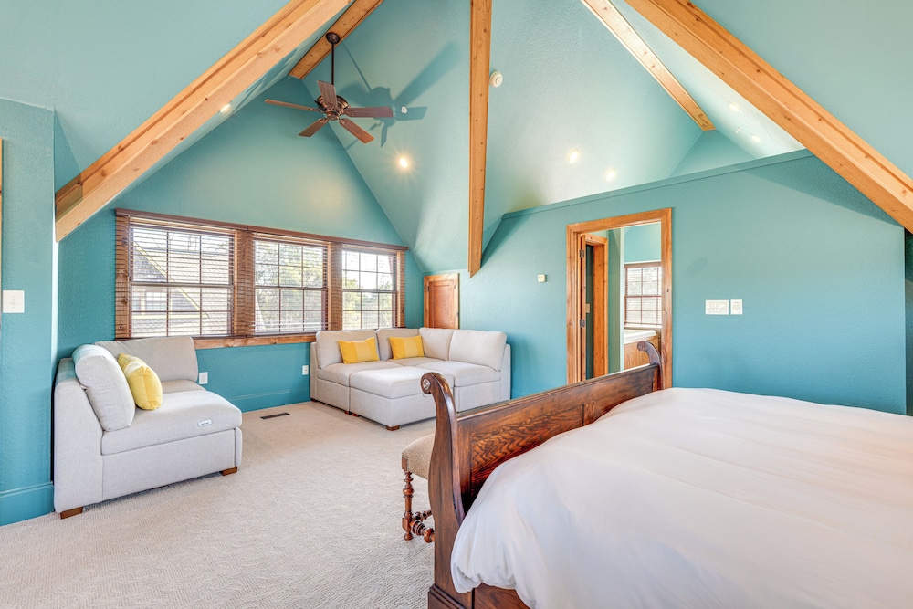 Private Hot Tub: 'bays View Lodge' in Kingsport!