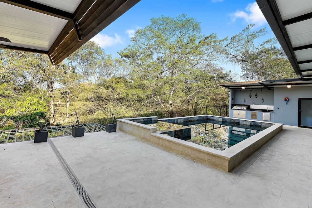 Brand-New 6BD Giant with Private Pool by SPCR