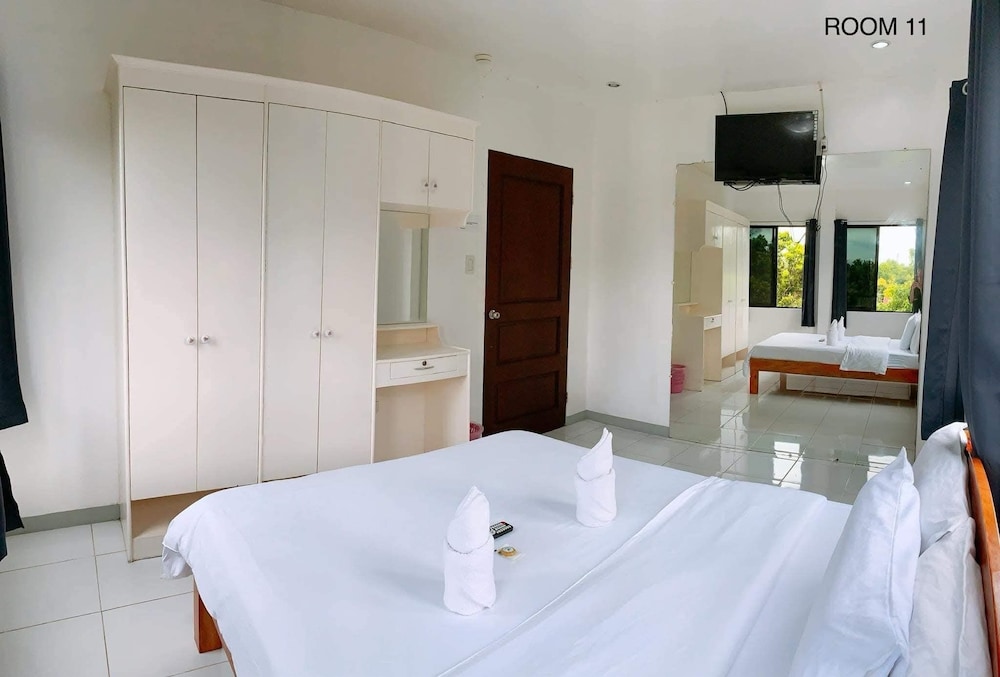 Luna Oslob Travellers Inn