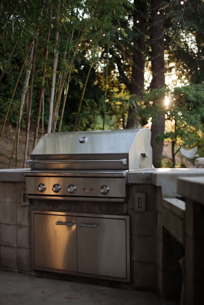 Zen Mountain Getaway w a Pool Hot Tub 5 Beds