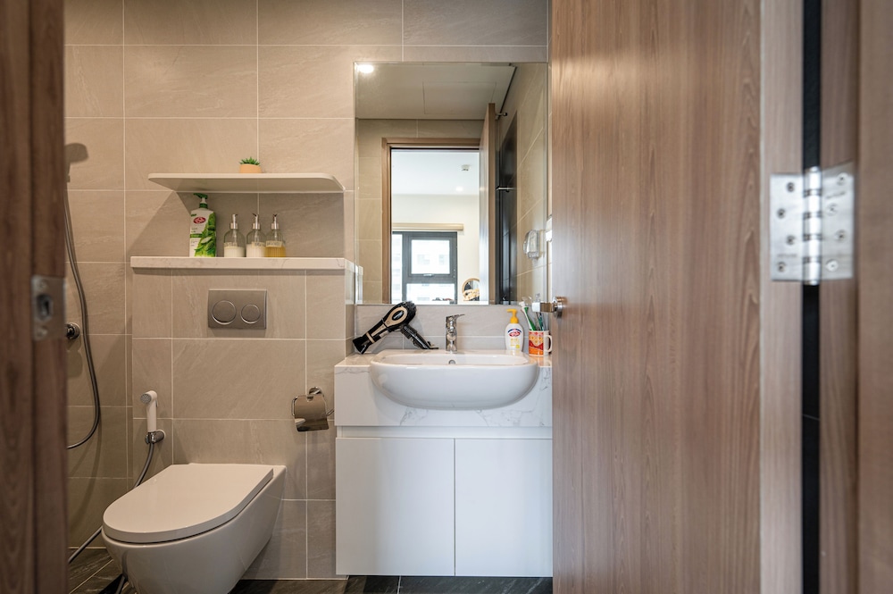 LA Nest 2BR WeeklyMonthly big deal GH2