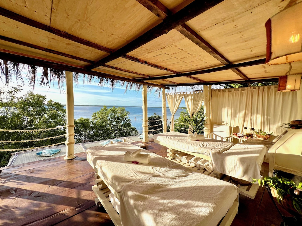Rock and Sea Resort