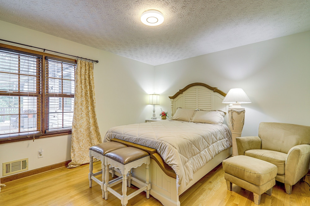 Stylish Country Living: Serene Suwanee Retreat!