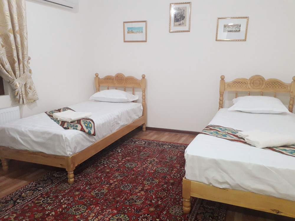 Family Guest House Parivash