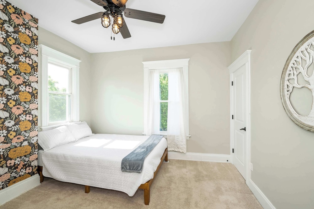 Ludlow Lodge w/ City Views