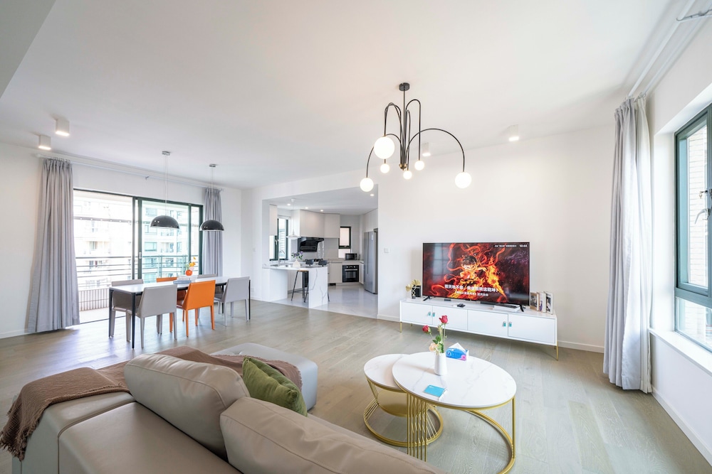 Tyms 3BR 2BA Apt Novel Garden Metro