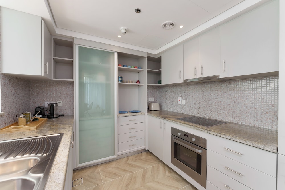 Maison Privee - Blissful Living w/ Dubai Marina Waterfront Views