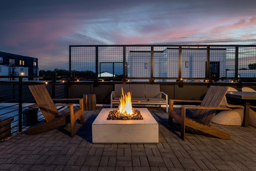 Rooftop Fire Pit Skyline Views Near Broadway