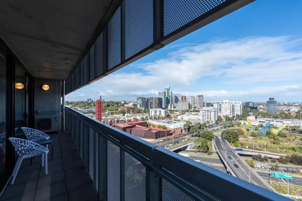 Stylish 2-bed Apt in Southbank With Parking