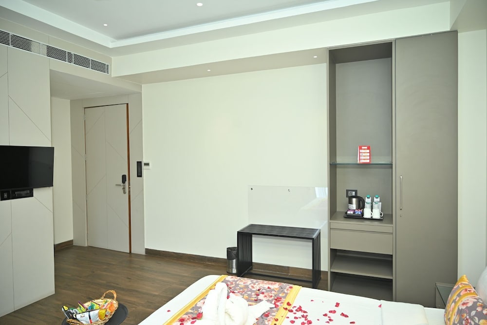 Urvi Banquets & Guest House
