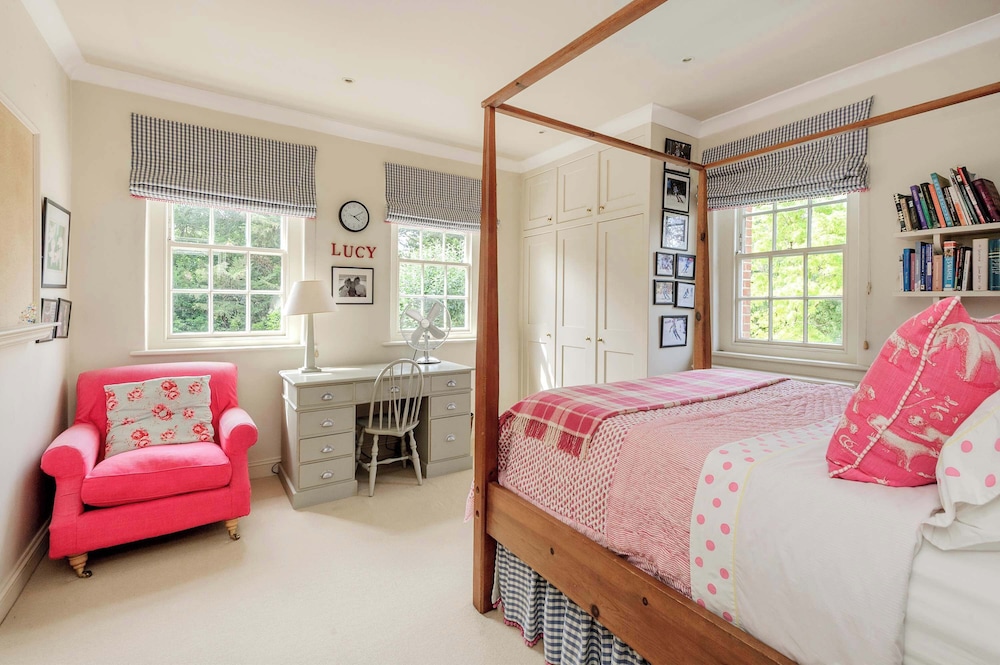 Beautiful Family Home w Garden Pool - Wimbledon