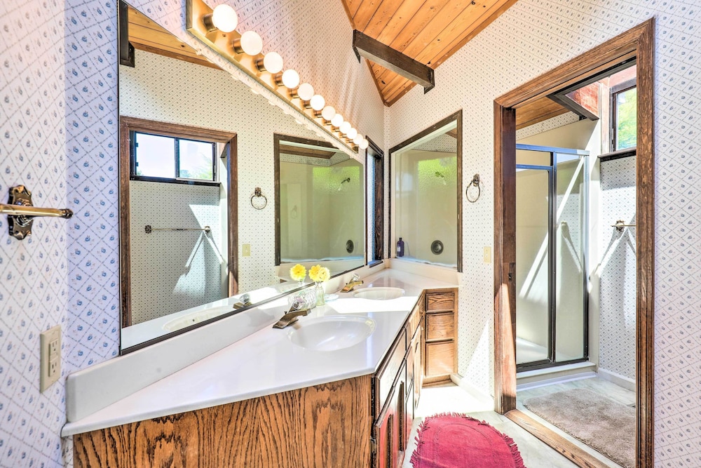 Oceanfront Irish Beach 'sea Haven' Home w/ Hot Tub