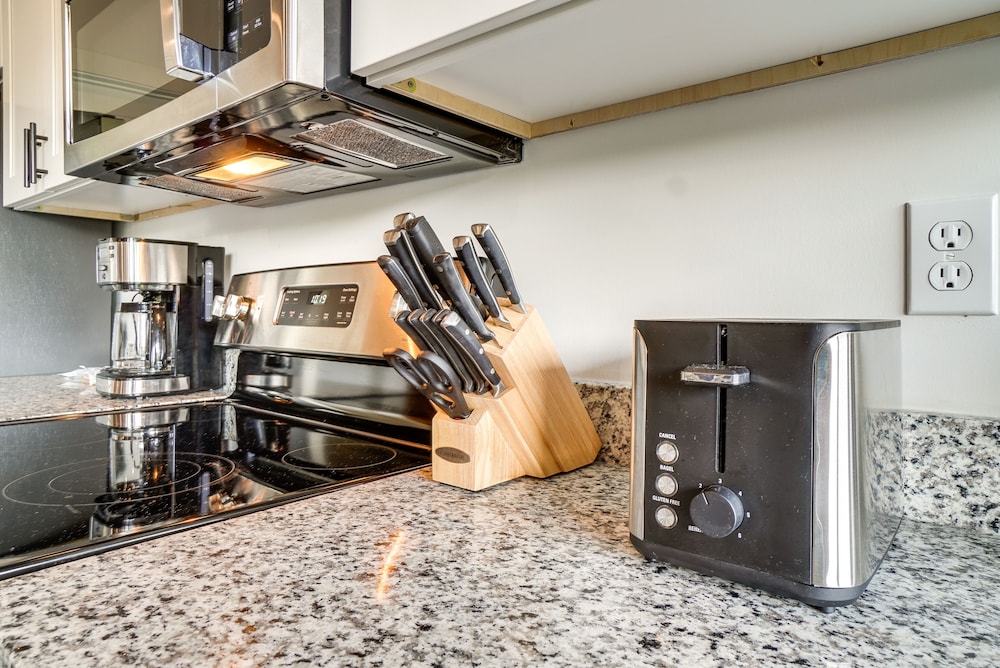 Modern Nashville Studio 5 Mi to Downtown! - Property Image 2