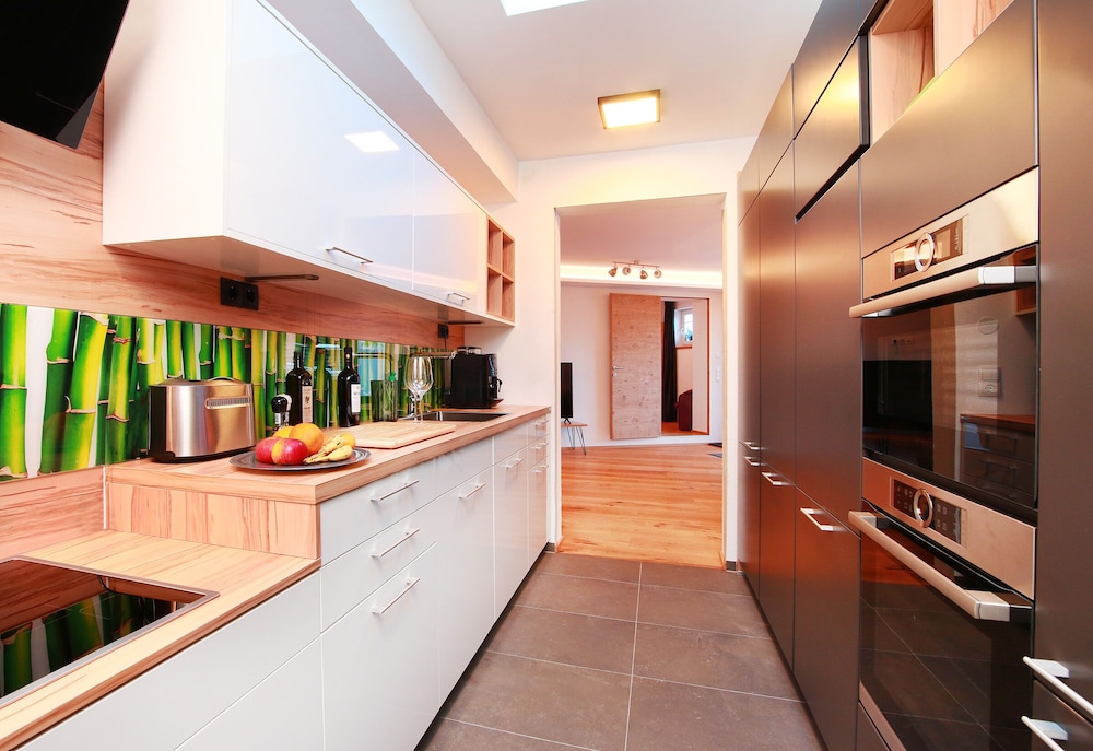 Mountain Living Apartments - Ski-In & Ski-Out