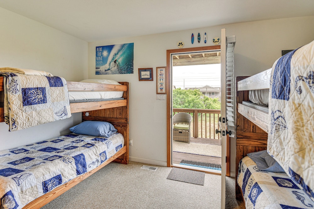 Walk to Beach + Restaurants: Outer Banks Retreat
