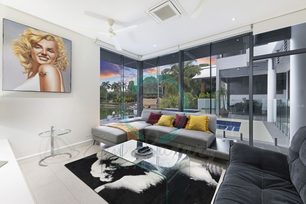 Zenlux Waterfront Mansion Infinity Pool Cinema