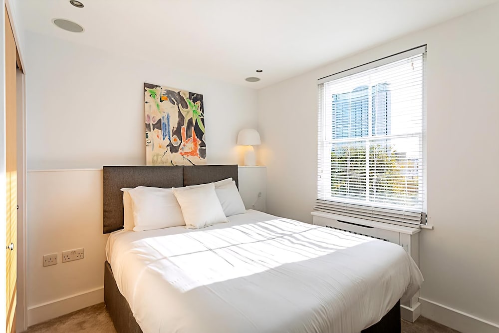 Elegant 3 bed Apartment in Earls Court