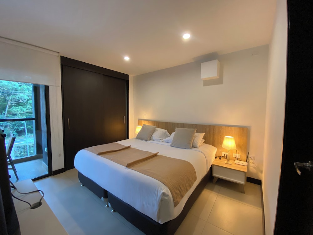Room in Guest Room - Elegant And Sophisticated Suite