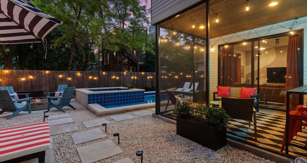 Spacious 5BR Austin Home With Backyard Fire Pit