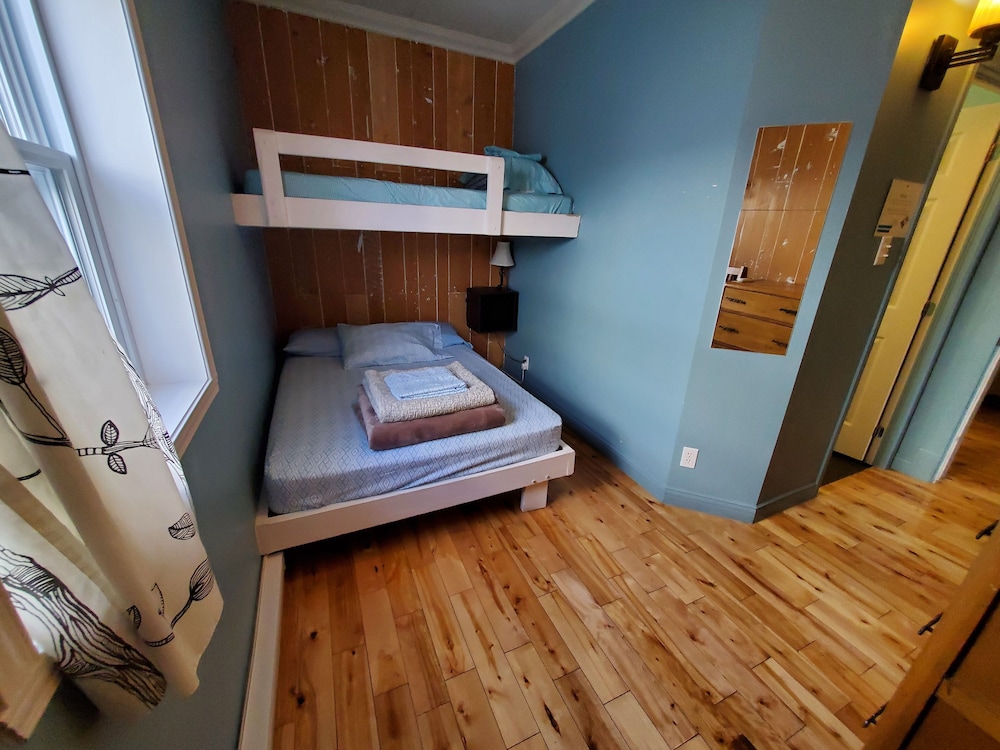 Levis Vacations - Auberge Jeunesse LouLou's Backpacker Hostel - Property Image 68