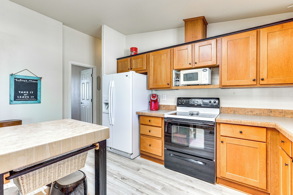 Morristown Home w/ Private Pool & Covered Patio!