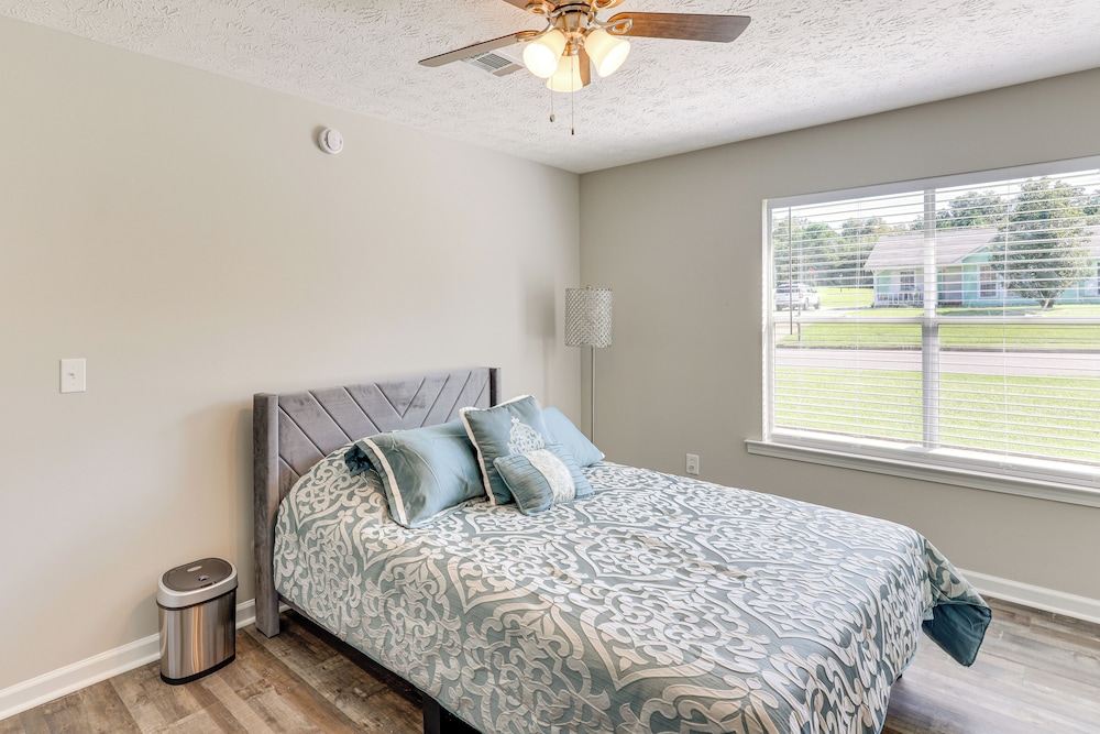 Centrally Located Prattville Home: 2 Mi to Dwtn