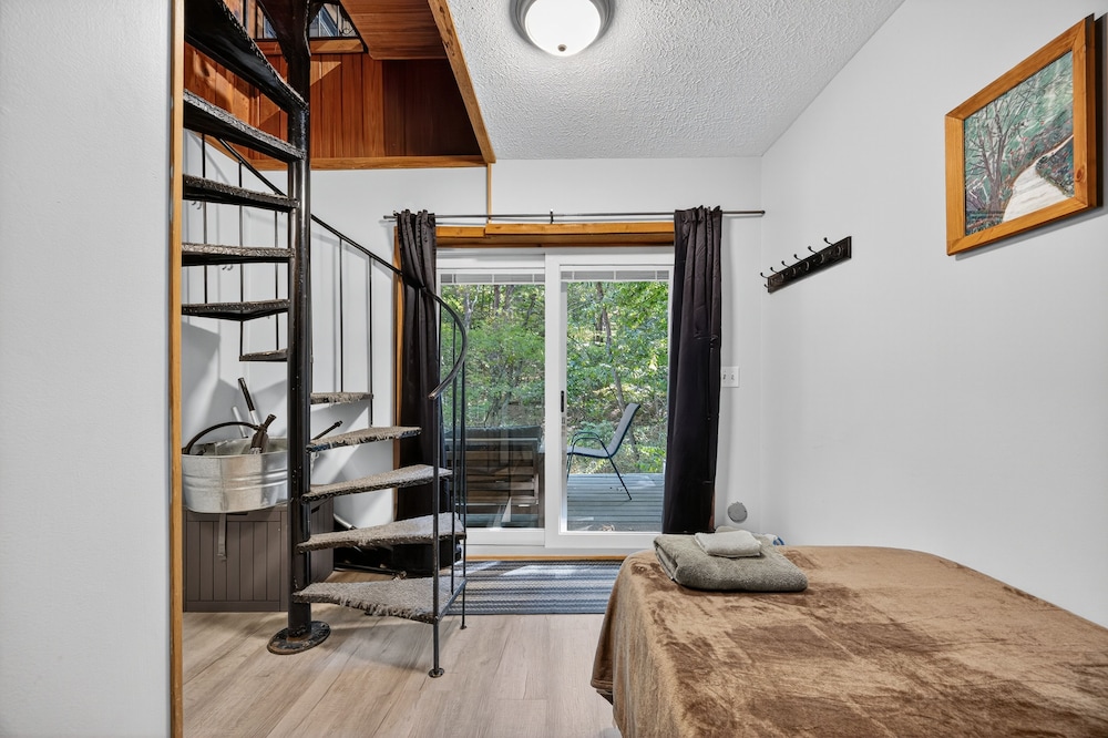 Mountain Escape With Hot Tub & Stargazing 3 Bedroom Cabin