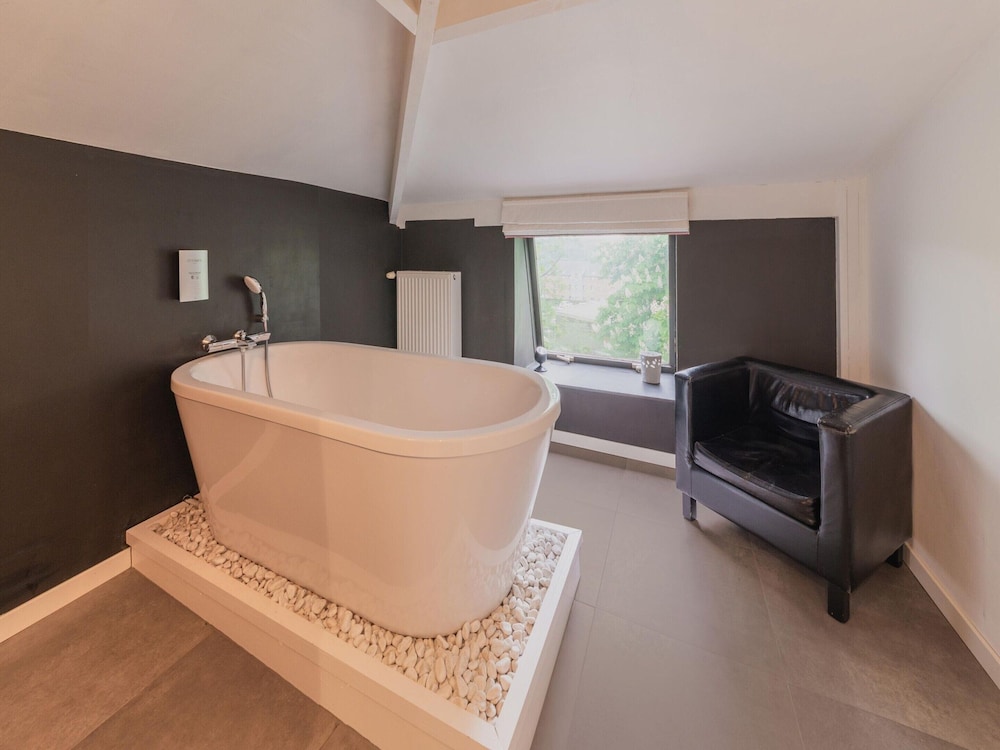 Spacious Villa Near Barvaux