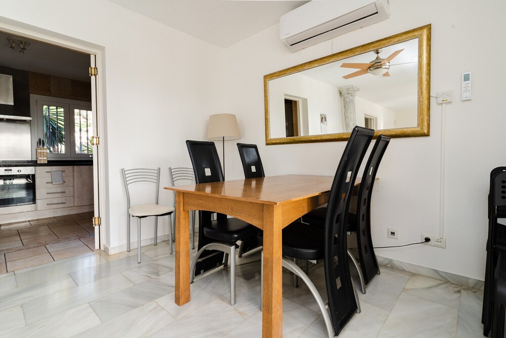 Villa in Marbella With Private Pool and Beach