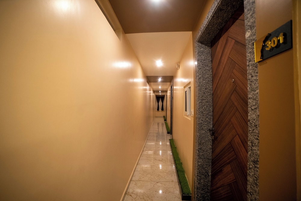 MURALI KRISHNA APART HOTEL