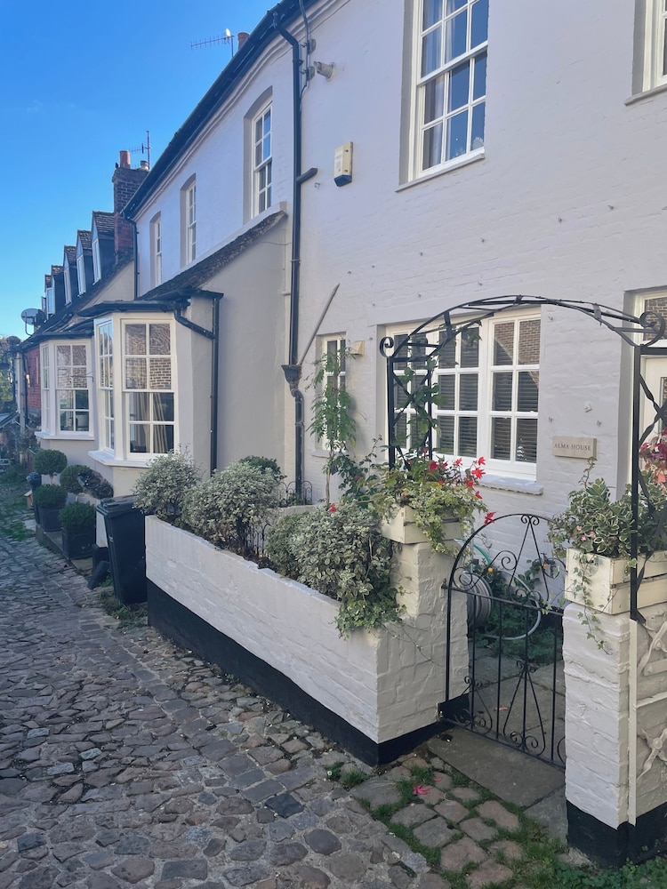 17th Century Coach House - Pet & Family Friendly