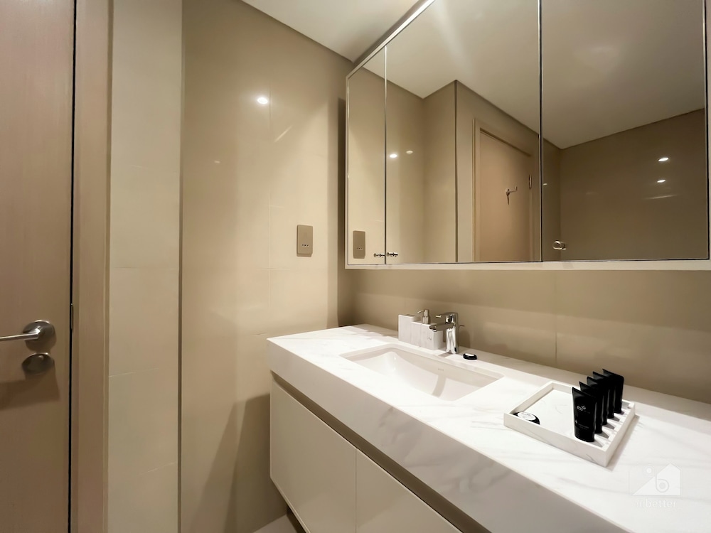 Extreme Luxury Burj Royal Balcony and Downtown View