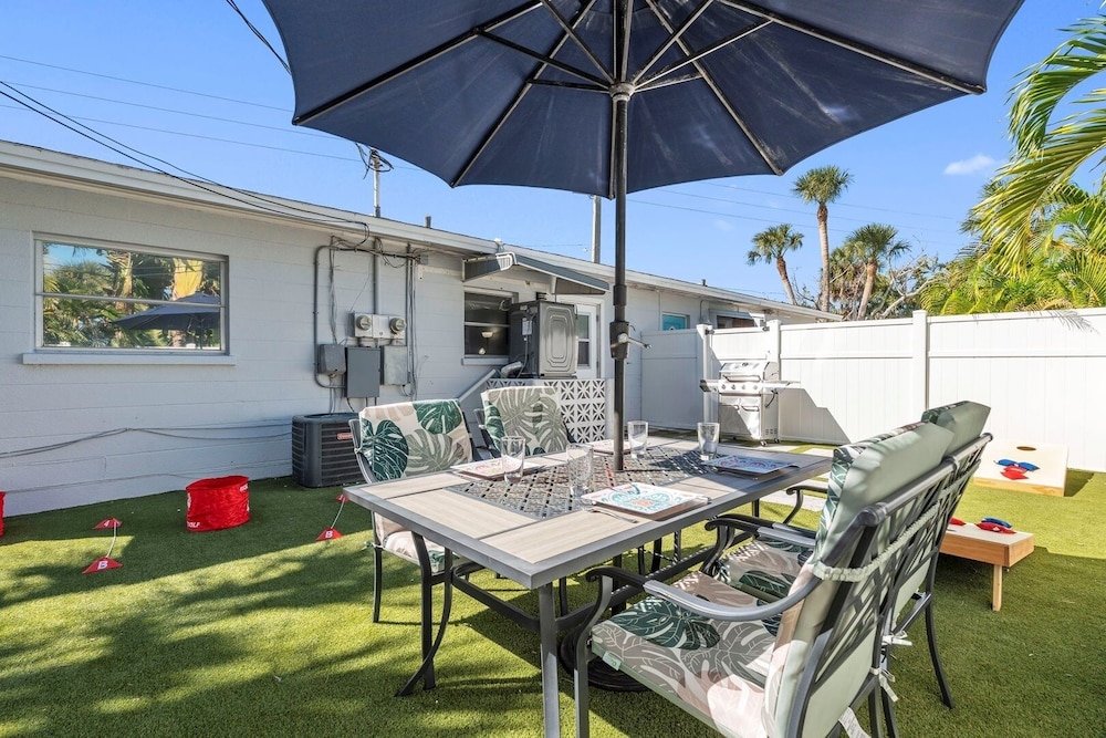 Barefoot Bungalow 2 Bedroom Home