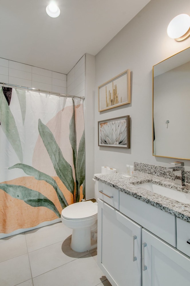 East Nash Lux - 13 Beds City Views