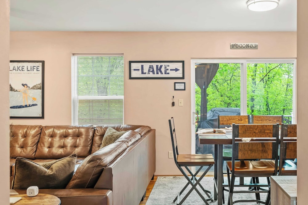 Lakeview Retreat w/ Kayaks, Game Room, Firepits Gated Community w/ Lake + Beach Access