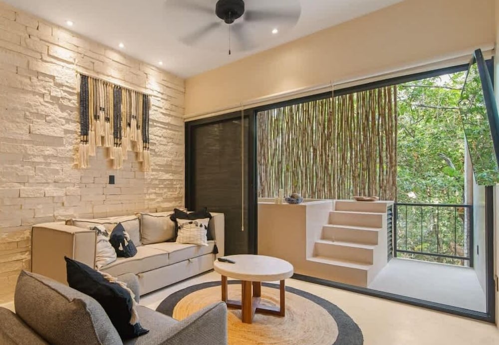 Spacious 3 Br. W/private Pool Exclusive Gym